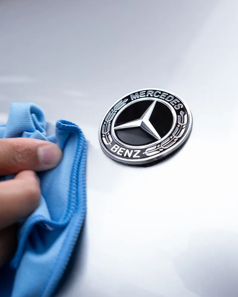 Hand-polishing the Mercedes-Benz emblem